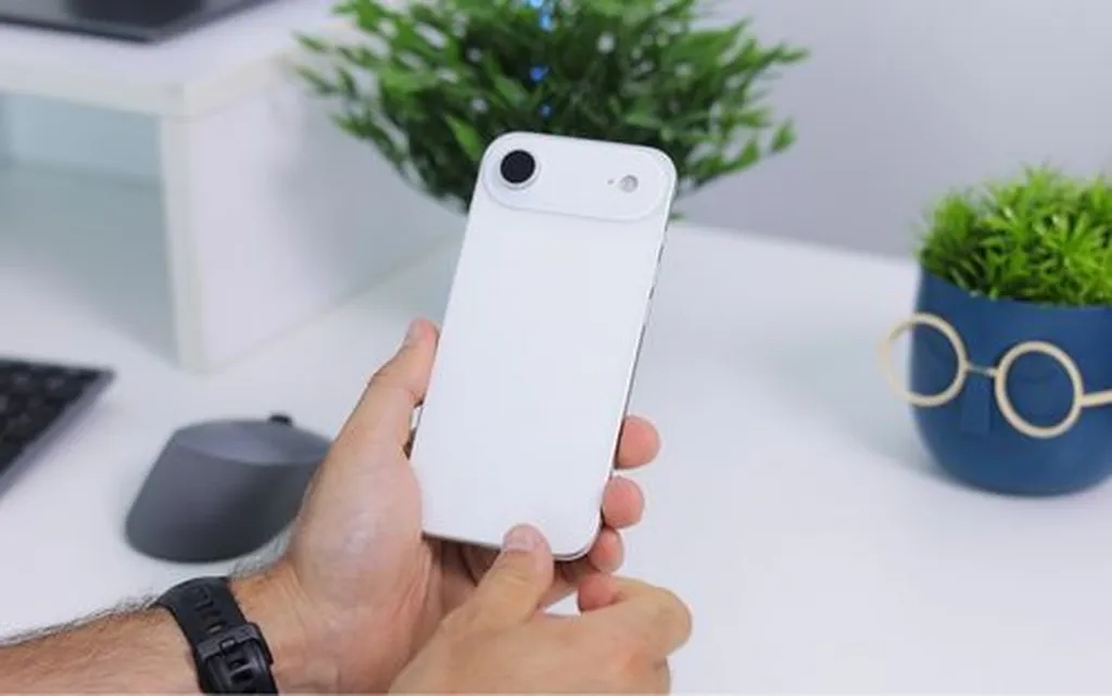 آیفون 17 ایر باریکتر و سبکتر از رقیب اصلی خود خواهد بود