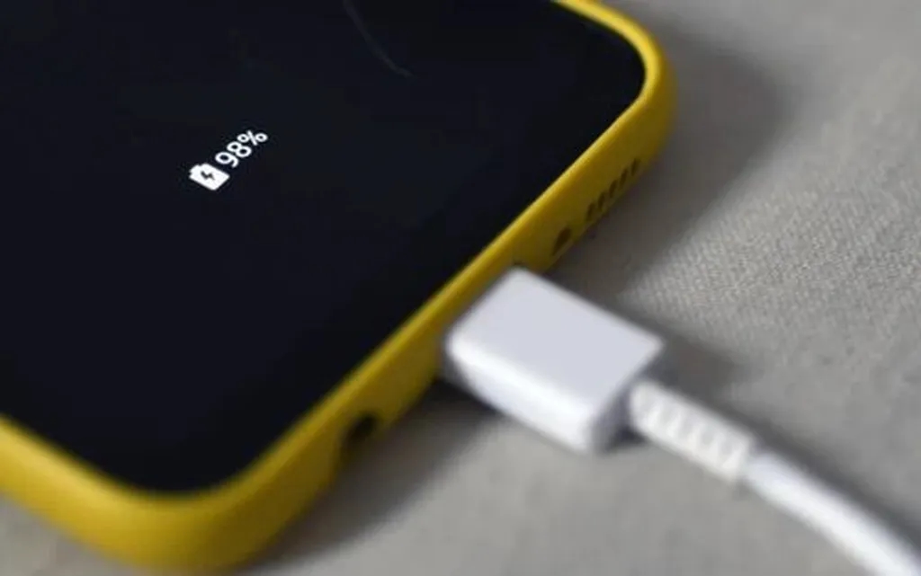 آیا شارژرهای گرانقیمت واقعاً تفاوتی ایجاد میکنند؟