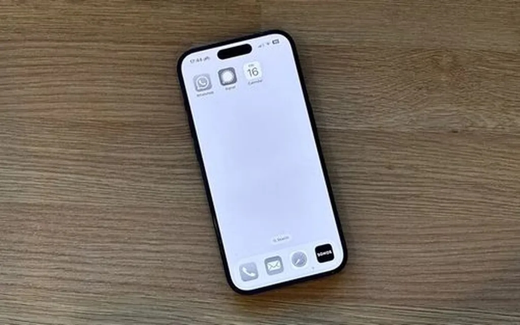 کاهش وابستگی به گوشی با فعال کردن حالت سیاه و سفید در آیفون