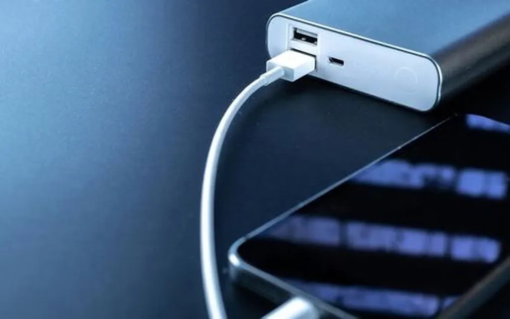 سال ۲۰۲۴ فرا رسیده و همچنان باتری گوشیهای هوشمند یک روز کامل دوام نمیآورد: دلایل این مشکل چیست؟