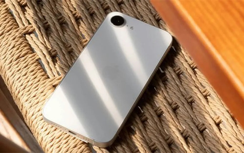 آیفون 17e احتمالا بهار 2026 از راه میرسد