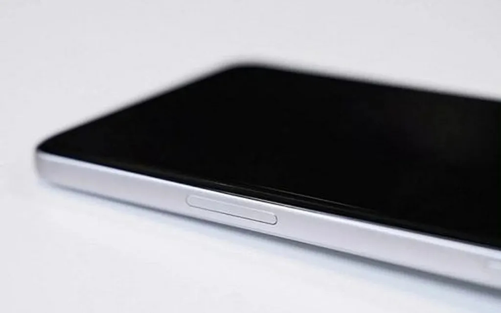 اوپو فایند X8 پرو از دکمه اختصاصی دوربین بهره میبرد