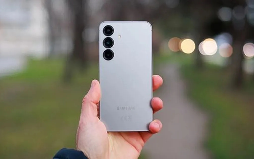 مقایسه پیکسل 10 و گلکسی S25؛ پرچمدار گوگل چه حرفی برای گفتن دارد؟