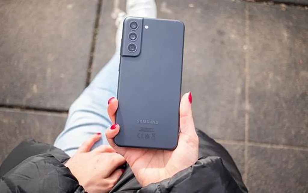 گلکسی S21 FE آپدیت One UI 8 را دریافت کرد؛ آخرین آپدیت گوشی محبوب سامسونگ