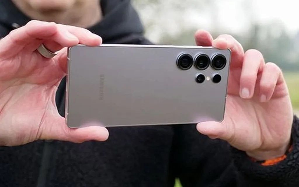 گلکسی S26 اولترا احتمالاً به دوربین سهگانه مجهز خواهد شد