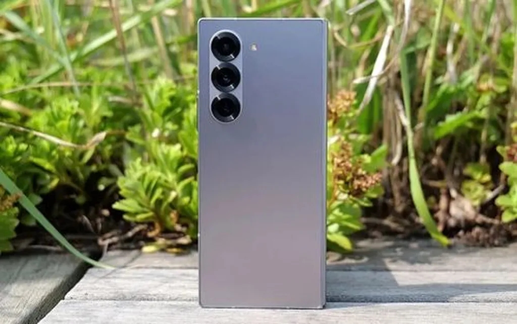 سامسونگ دو نسخه از گلکسی زد فولد ۷ را عرضه میکند