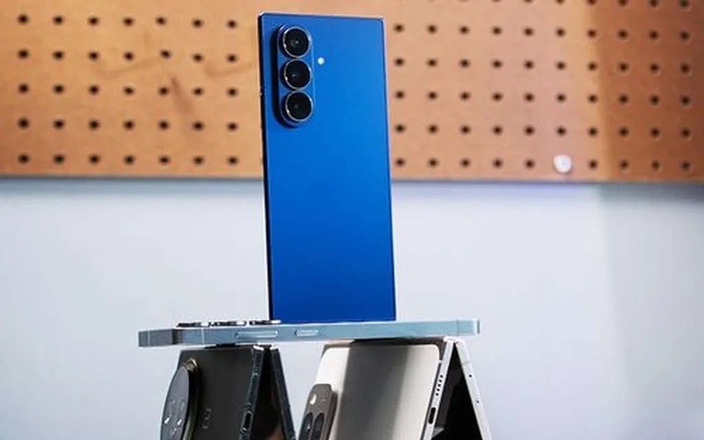 سامسونگ در حال توسعه یک گوشی مرموز است؛ نسخه جدید گلکسی زد فولد 8؟