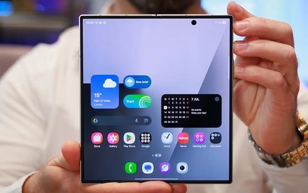 گلکسی زد فولد 8 با نمایشگر بدون تاخوردگی همراه میشود
