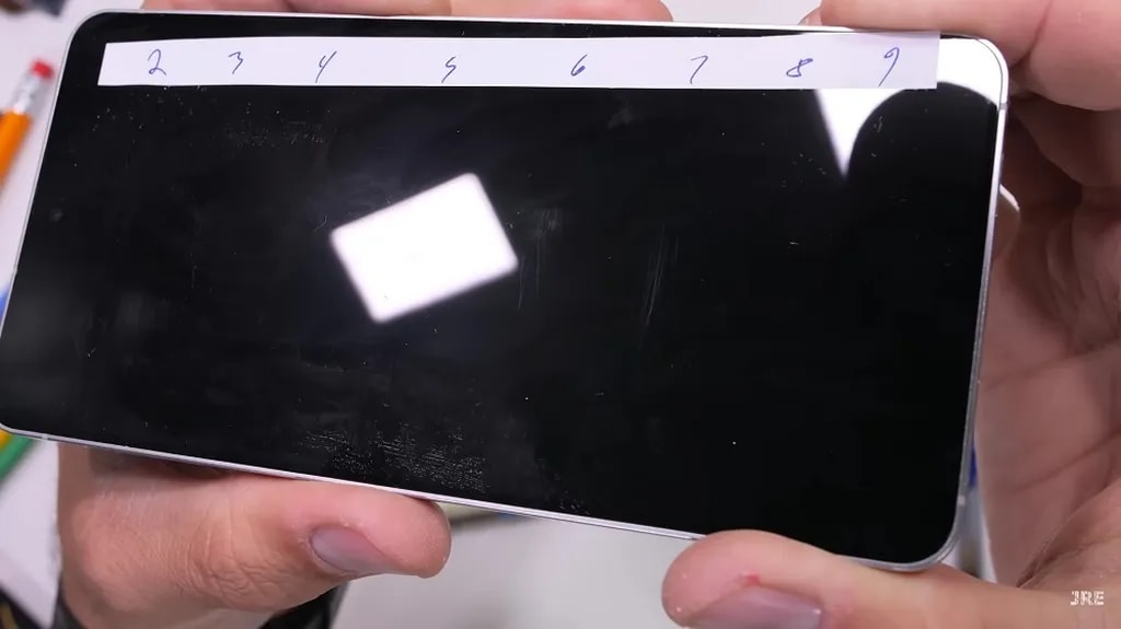 تست مقاومت نمایشگر گلکسی S25 اج