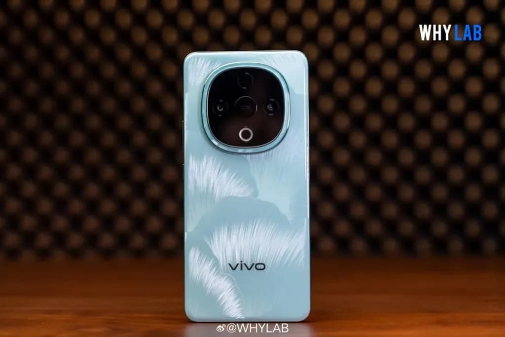 تصویر پنل پشتی ویوو y300