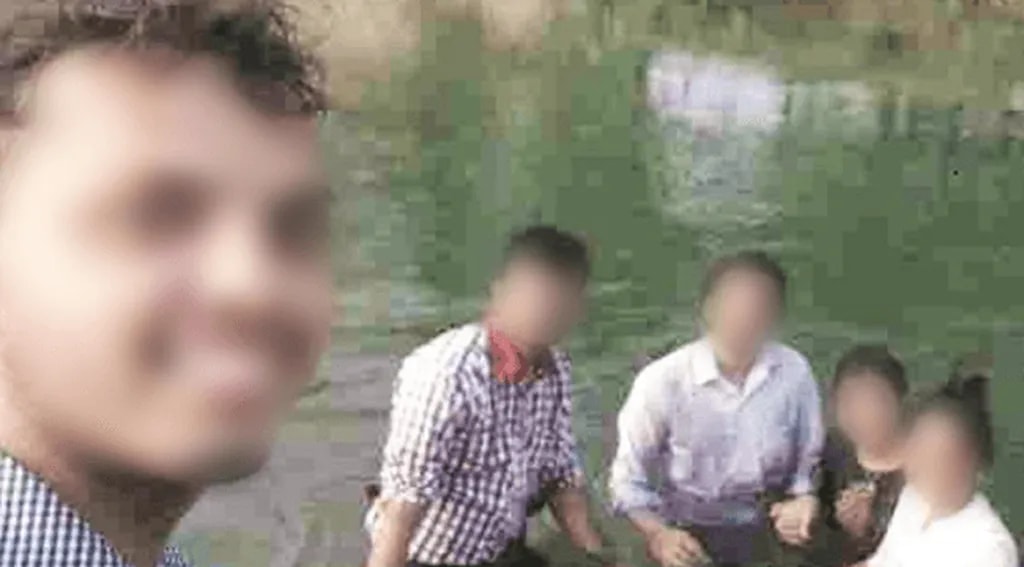 این نوجوانان پس از گرفتن این سلفی همگی غرق شدند