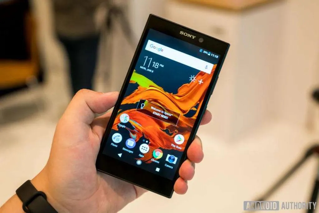 CES 2018: مقایسه گوشی Xperia L2 سونی با نسل قبلی