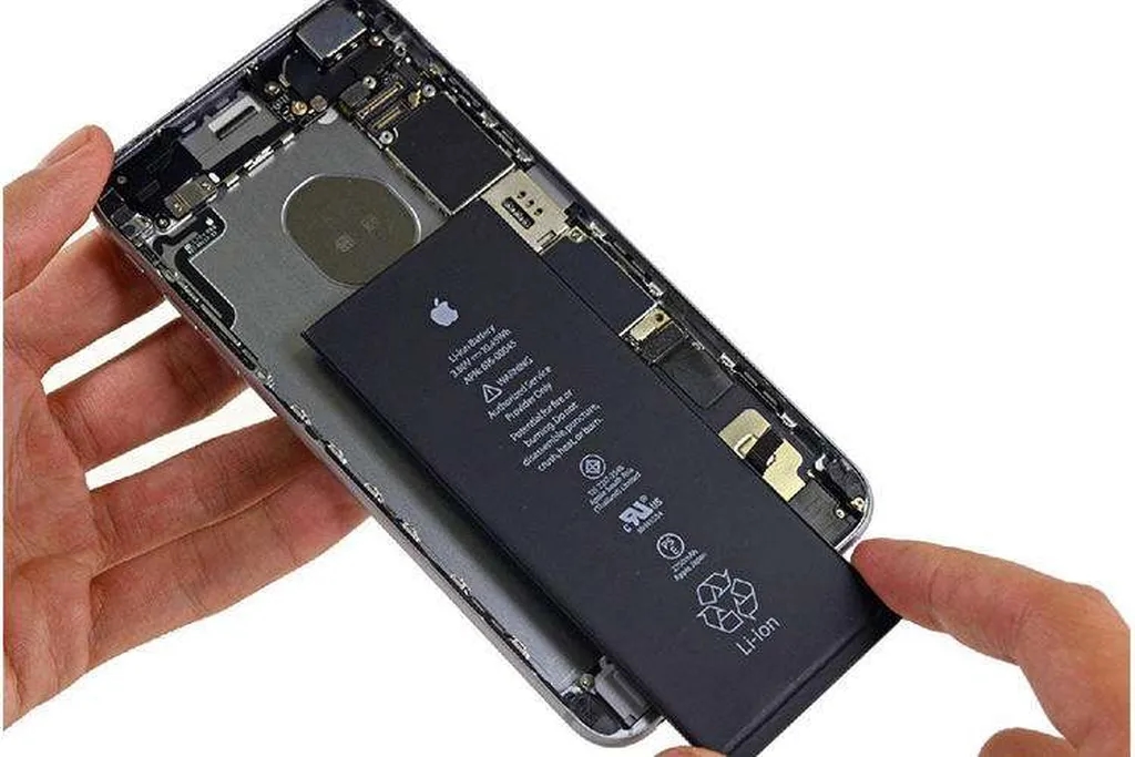 نکات کاربردی و معرفی راهکارهای مفید برای تشخیص باتری اصلی از باتری تقلبی در گوشی های موبایل