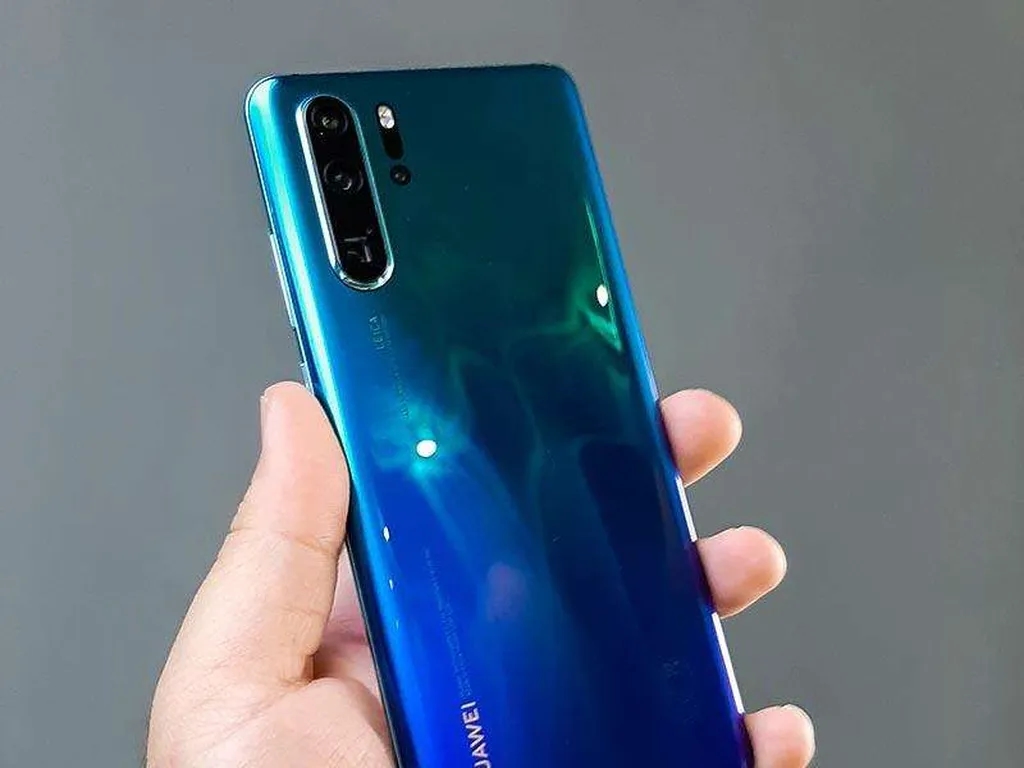 بررسی طراحی و صفحهنمایش خانواده P30