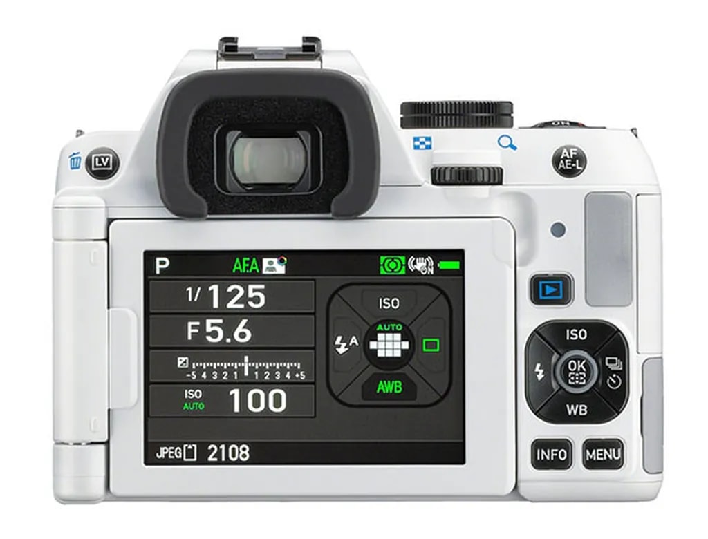 تصویر 6. نمایشگر و منوی تنظیمات دوربین پنتاکس KS2 که روی حالت برنامه (P) تنظیم شده است.