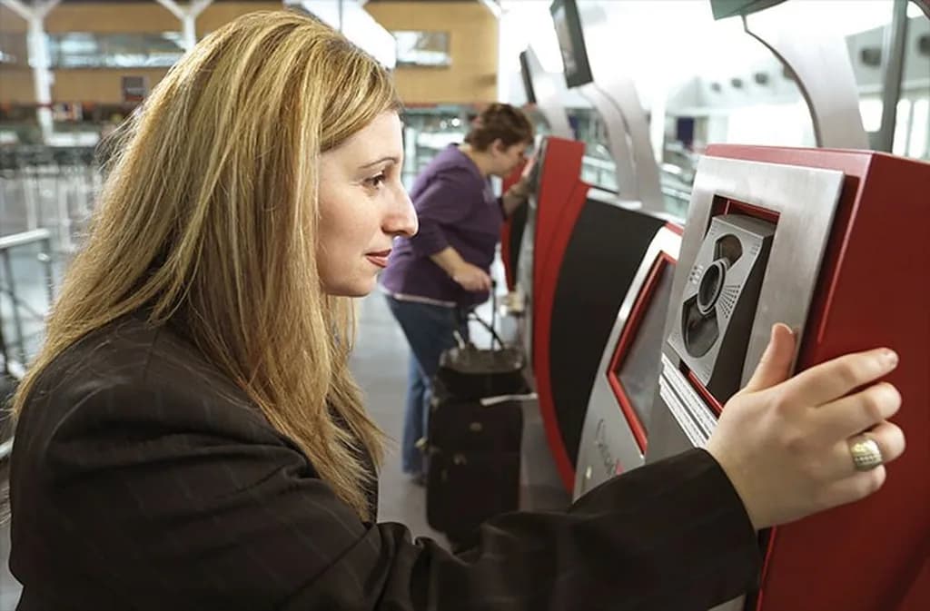 فناوری تشخیص هویت بر اساس عنبیه