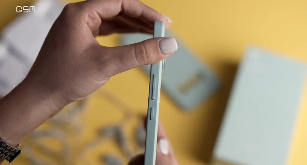 طراحی لبه سمت راست گوشی داریا باند ۲ لایت