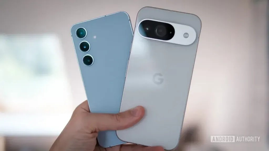Google-Pixel-9-and-Samsung-Galaxy-S24-in-hand