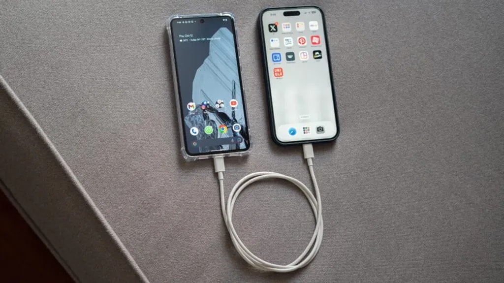 Pixel-8-Pro-vs-iPhone-15-Pro-Max-connected-over-USB-top-down-view-scaled-840w-472h.jpg