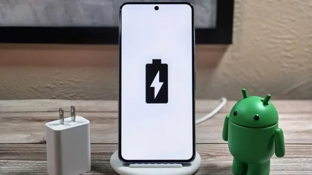 Pixel_8_Pro_with_charging_icon_on_screen