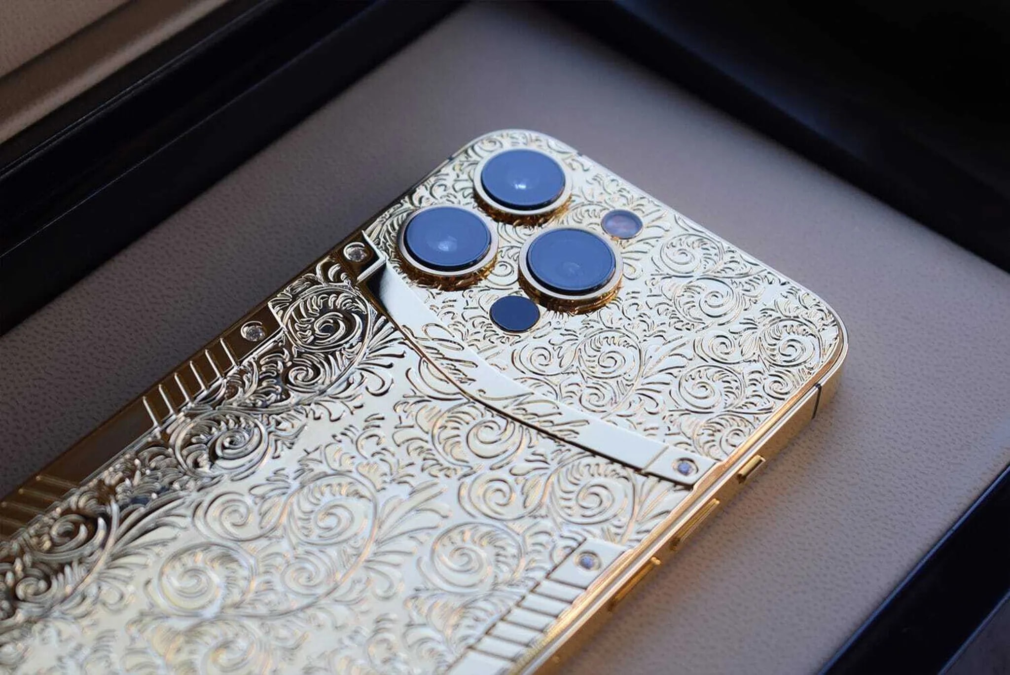 24k-gold-iphone-14-pro-engraving