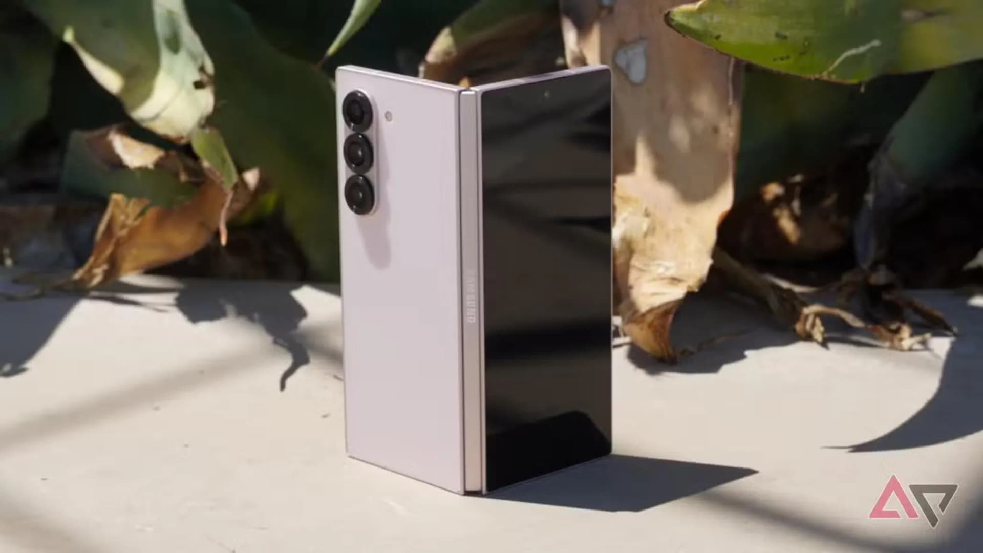 samsung-galaxy-z-fold-6-half-opened