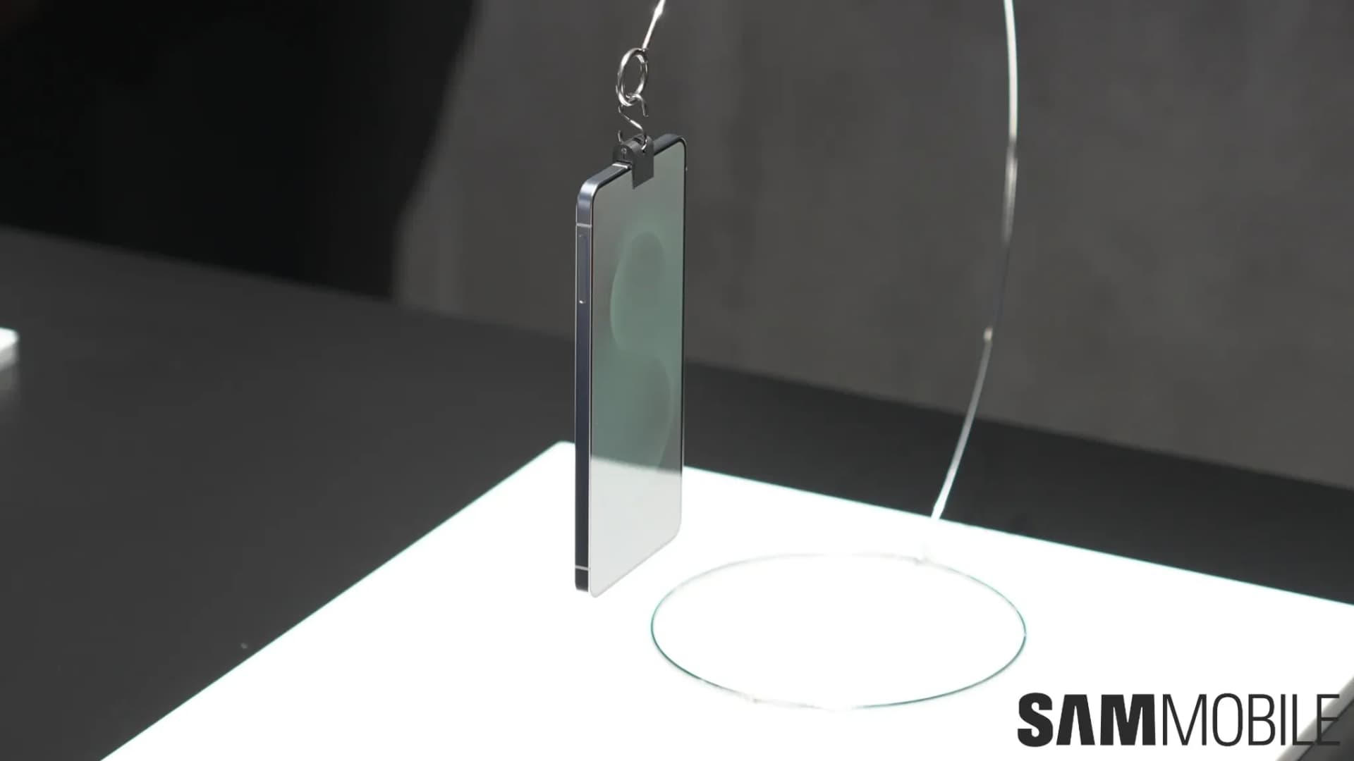 Samsung-Galaxy-S25-Edge-Curved-Corners-Screen-Unpacked-2025