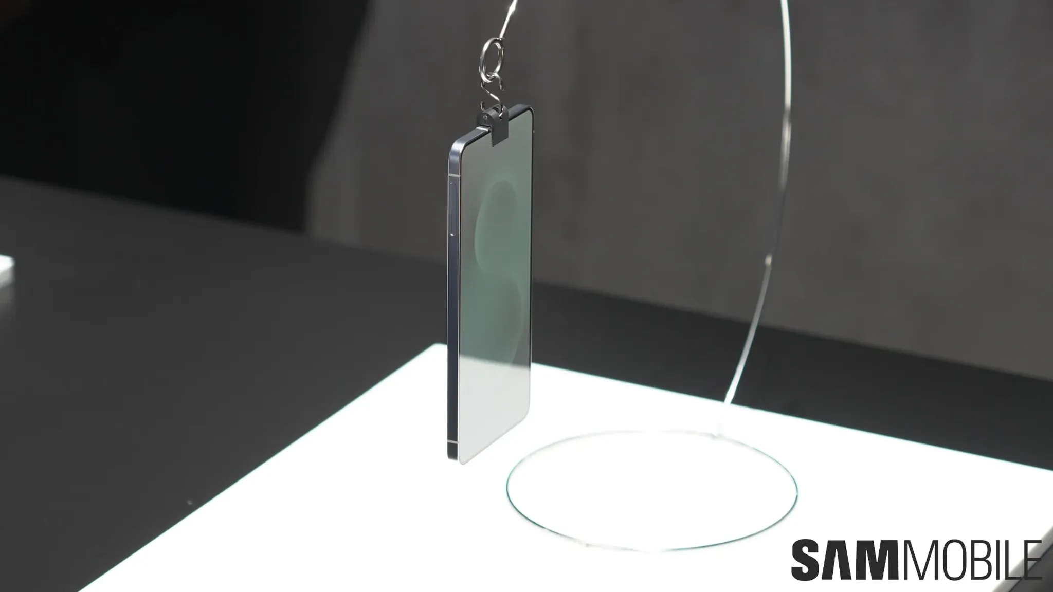 Samsung-Galaxy-S25-Edge-Curved-Corners-Screen-Unpacked-2025