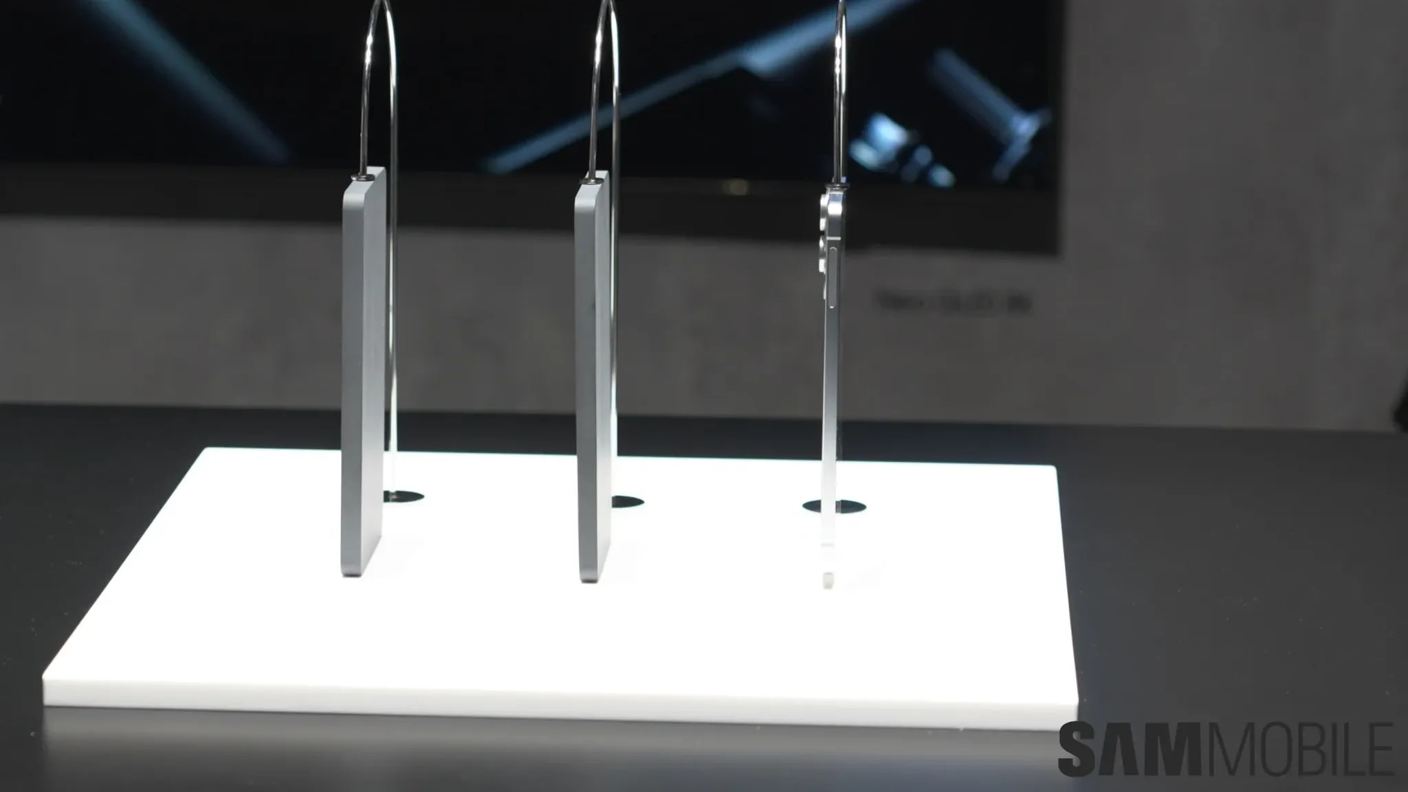 Samsung-Galaxy-S25-Edge-Thinness-Side-Profile-Frame-Compared-S25-Plus-Unpacked-2025