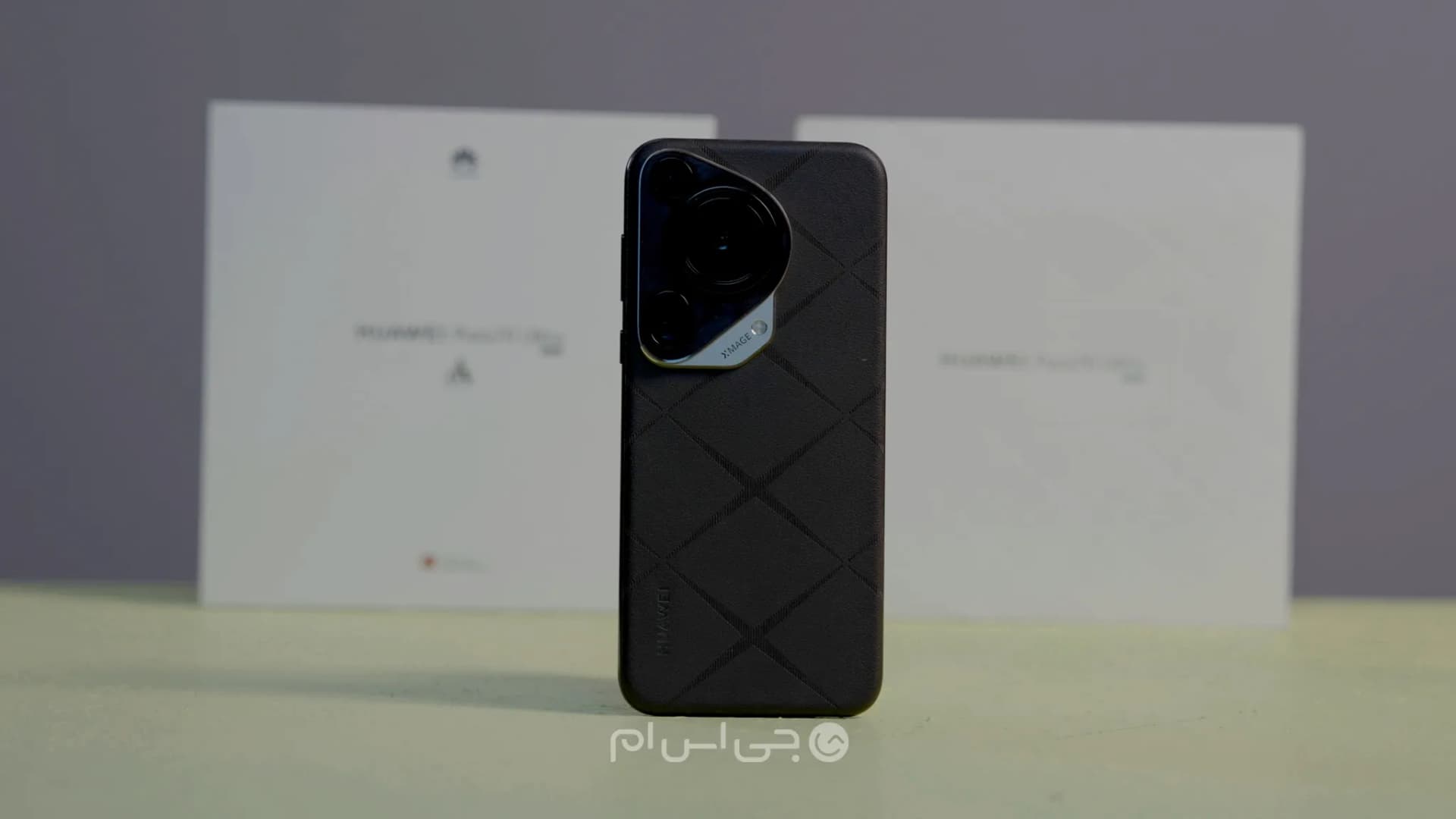 طراحی پشت گوشی